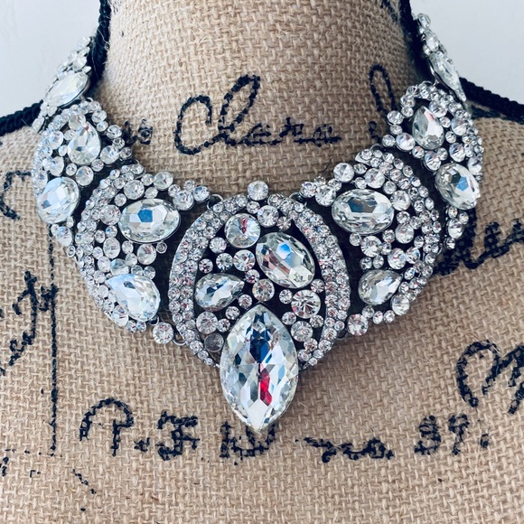 AMAZING Chunky Rhinestone Beautiful Necklace - Picture 2 of 8